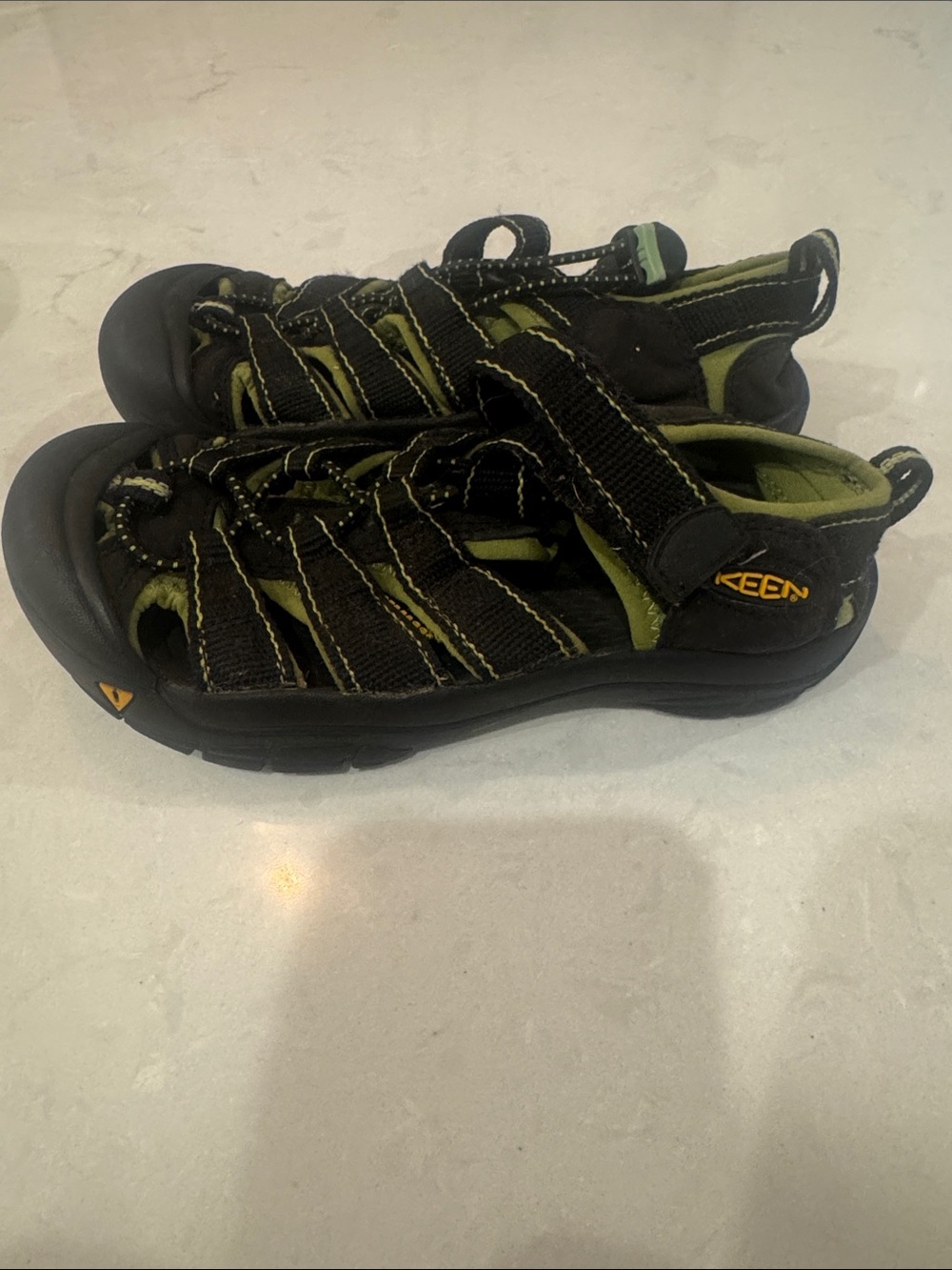 Keen Kids Black and Green Closed-Toe Outdoor Sandals Size 1